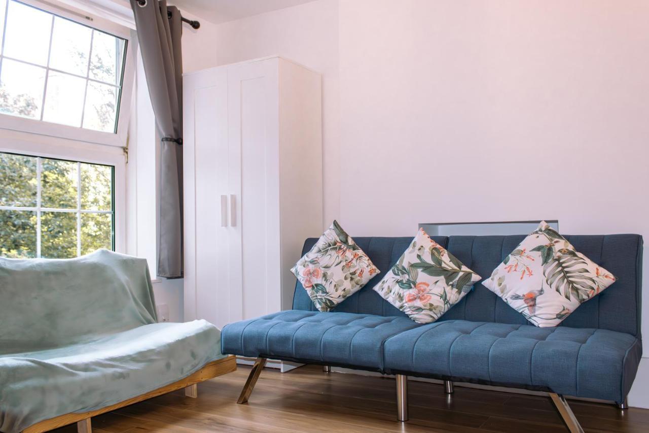 Nice 4 Bedroom Apartment Near City Centre 2-Min Walk To Metro !! Business & Family Friendly!! London Exterior photo
