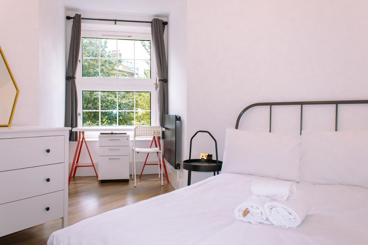 Nice 4 Bedroom Apartment Near City Centre 2-Min Walk To Metro !! Business & Family Friendly!! London Exterior photo